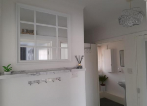 Whole Apartment with Balcony Breakfast & Parking